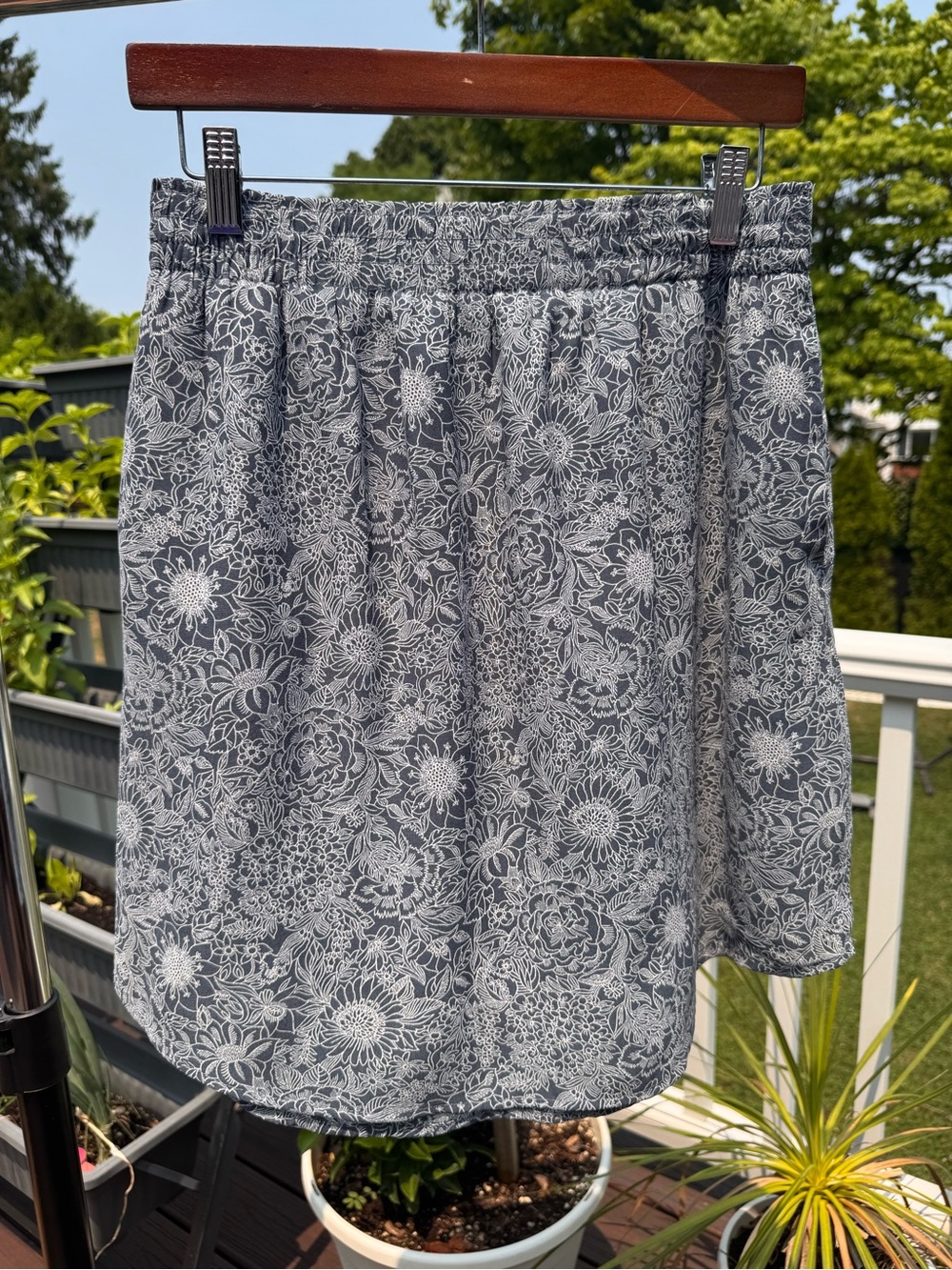 LOFT Gray Floral A-Line Skirt